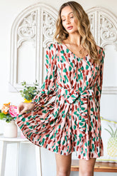 Robe imprimée à col en V et manches longues à volants